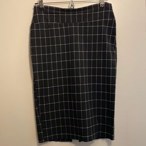 Med. pencil skirt stretchy and pull on